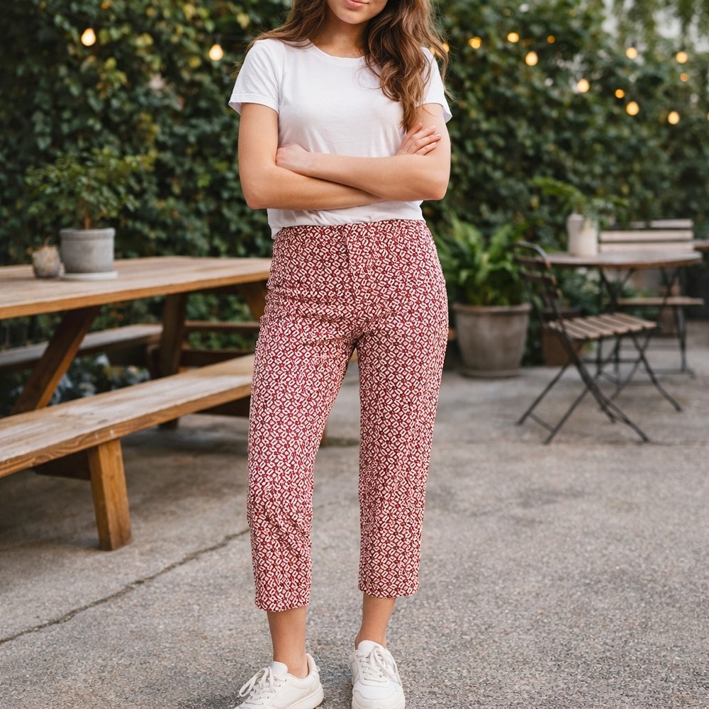 Croft & Barrow Size 4 Maroon and White Patterned Ankle Pants
